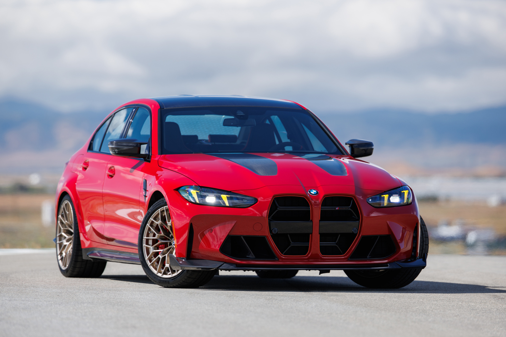 SMALL_P90641062_highRes_the-bmw-m3-cs-handsc
